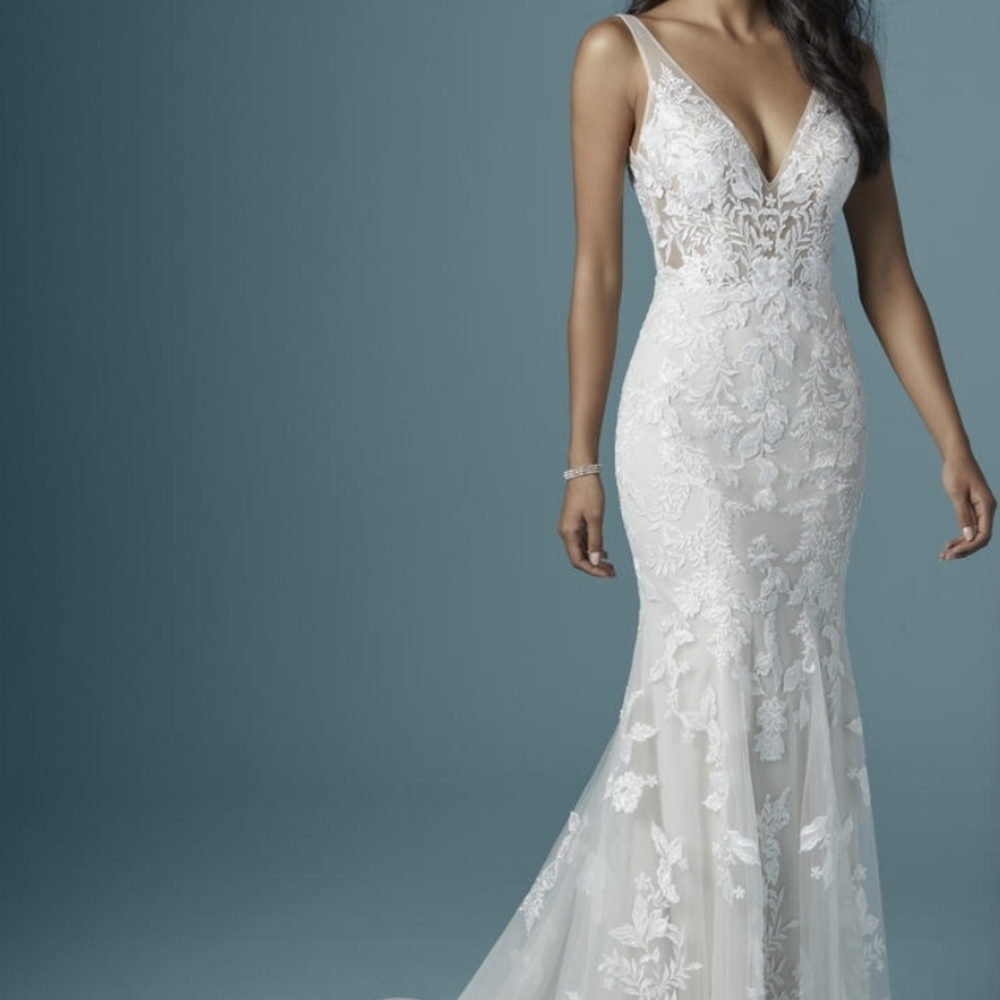 Elegant Ivory/ Soft Nude Greenly Wedding Dress